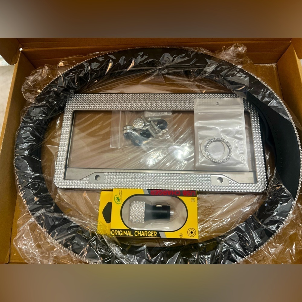 BRAND new bling car set